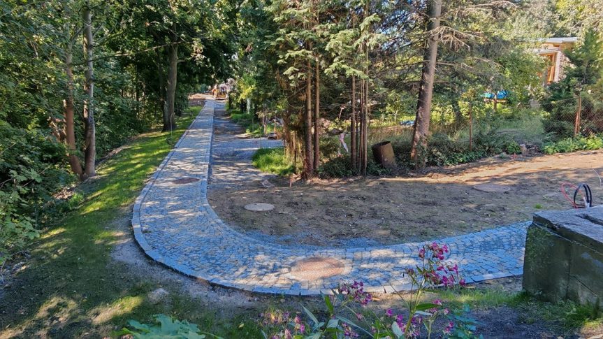 Město investuje do chodníků. Nové už slouží veřejnosti