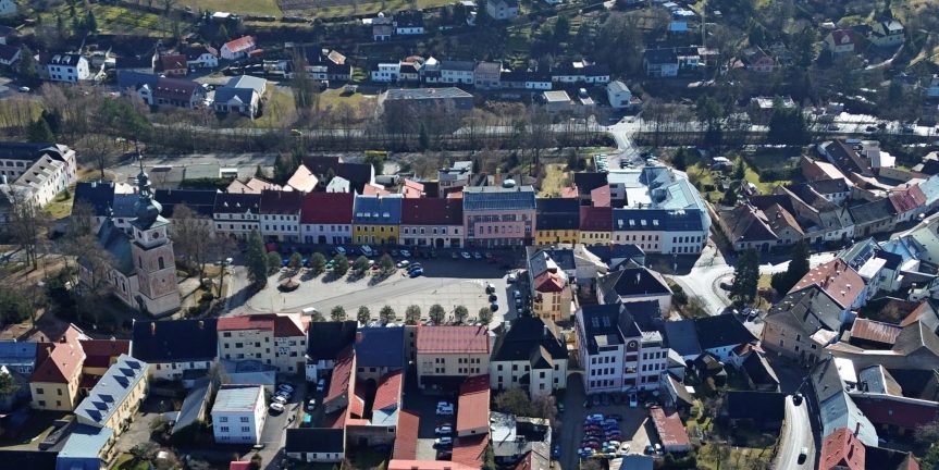 Kácení vánočního stromu přinese dočasná dopravní omezení